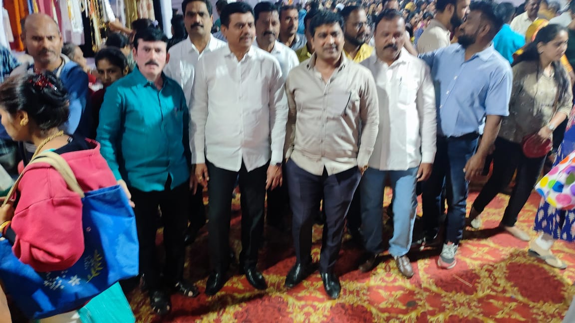 राष्ट्रवादी काँग्रेसच्या पदाधिकाऱ्यांची पवनाथडी जत्रेला भेट......बचत गटातील महिलांशी साधला संवाद