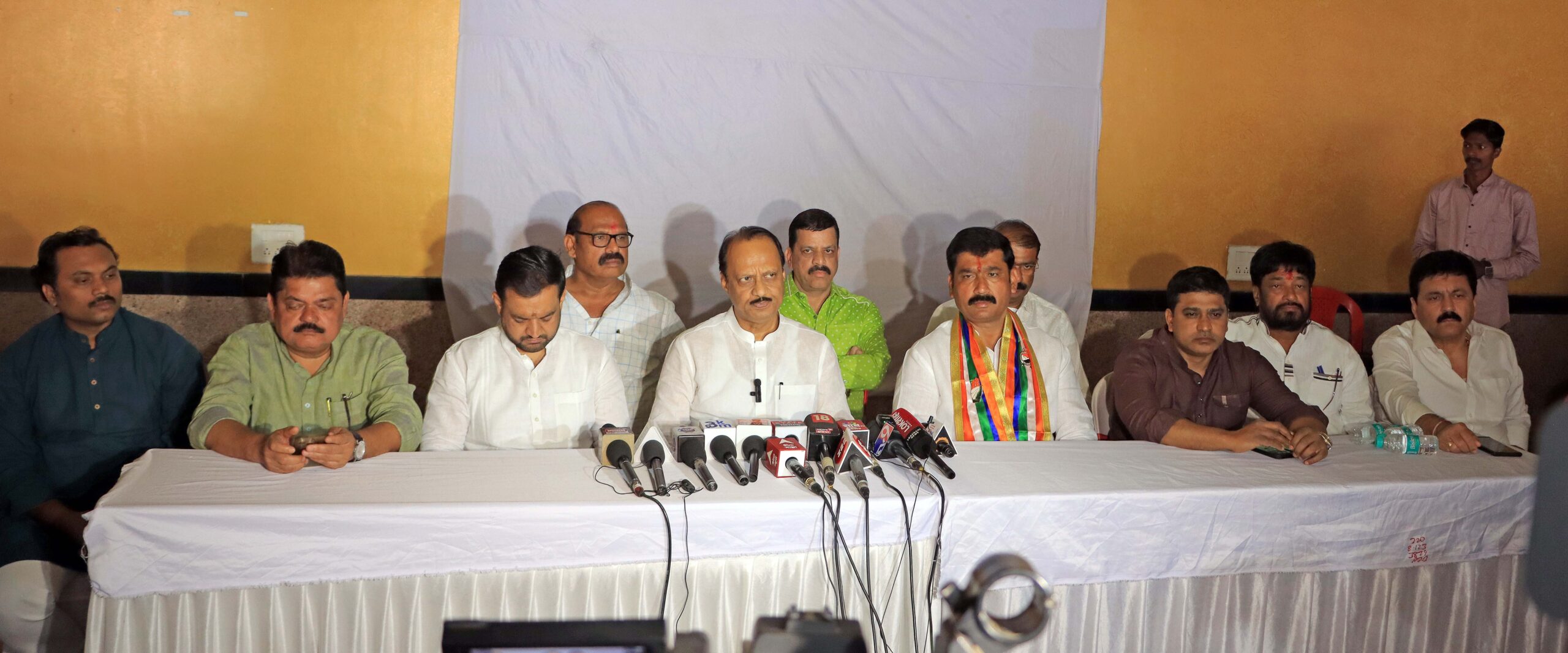 'भोसलेंवर हल्ला करणाऱ्या गुंडांना जामीनावर कोणी बाहेर काढले?' प्रचाराची सांगता करताना अजित पवारांचा बोचरा सवाल