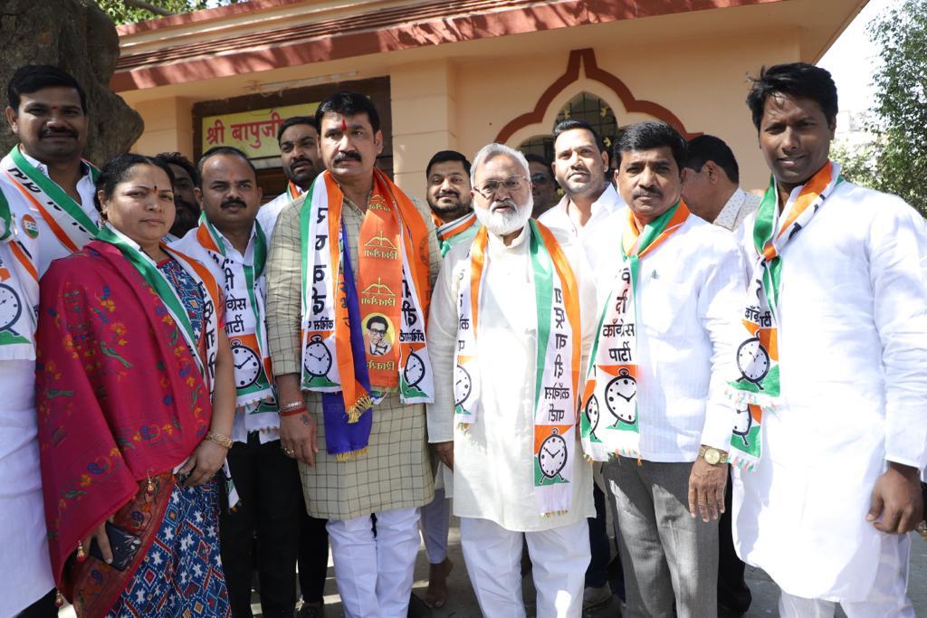 नाना काटे यांच्या थेरगाव परिसरातील प्रचारफेरीला दणदणीत प्रतिसाद ! हस्तांदोलन, सेल्फी, शुभेच्छांनी वाढला प्रचारफेरीचा उत्साह !