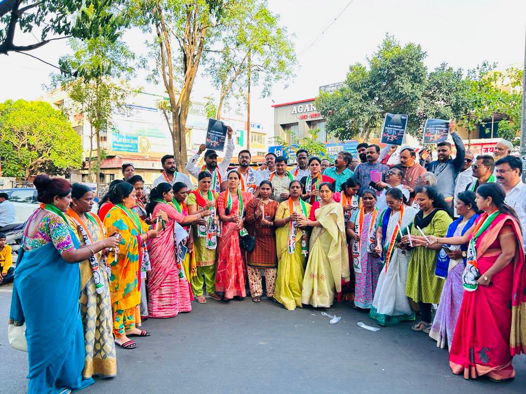 राष्ट्रवादी महिला काँग्रेसचा ब्रीजभूषण सिंह यांच्या विरोधात कँडल मोर्चा