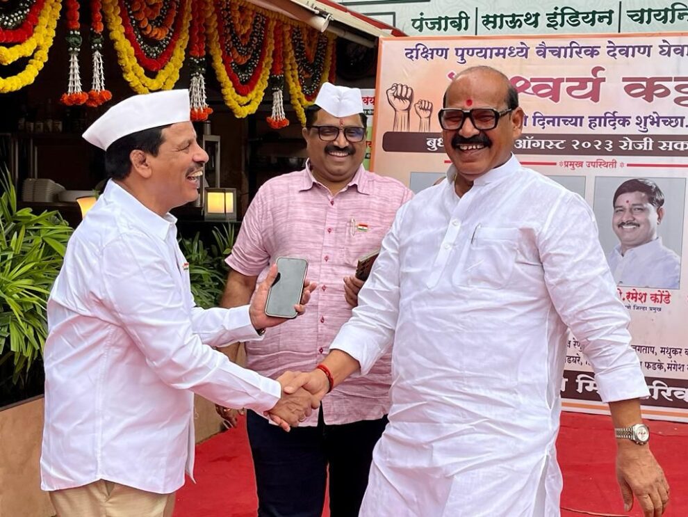 अप्पा रेणूसे आयोजित पुण्यातील ‘ऐश्वर्य कट्ट्यावर’… क्रांतीदिनी हुतात्म्यांचे स्मरण आणि हास्यमैफीलीचे आनंदधन!