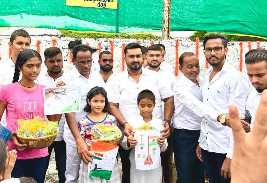 युवकांनी लोकशाही मूल्य जपत अन्याय अत्याचारा विरोधात ठामपणे उभे राहिले पाहिजे:- इम्रान शेख.........: ;राष्ट्रवादी युवक काँग्रेस पिंपरी चिंचवड शहर जिल्हा यांच्यावतीने आज कासारवाडी येथे ७७ वा भारतीय स्वतंत्रता दिवस साजरा*