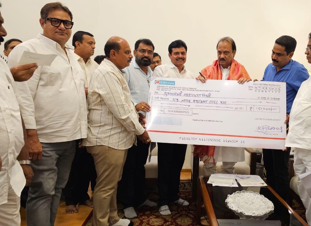 वाढदिवसाचा खर्च टाळून राजेंद्र जगताप यांची इर्शाळवाडीला दीड लाखाची मदत 