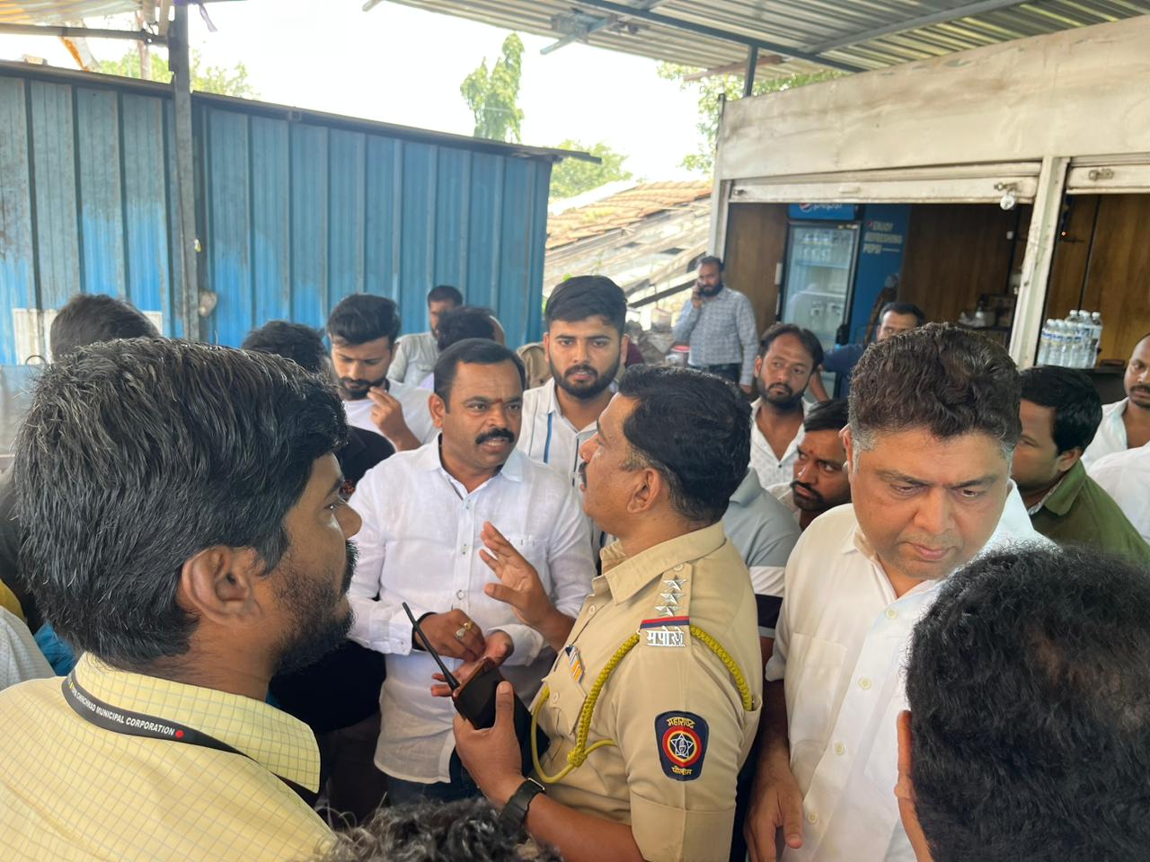 त्रिवेणीनगर- तळवडे रस्त्यावरील वाहतुक कोंडीची समस्या सोडवा; शिक्षण मंडळ माजी सभापती धनंजय भालेकर यांची मागणी