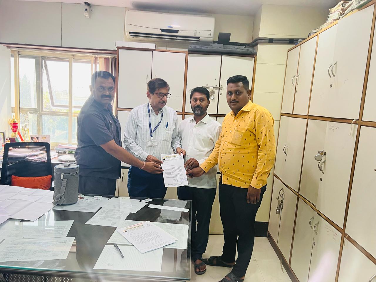 महानगरपालिका प्रशासनाने शहरातील तळवडे ते मोशी-आळंदी रोडवरील खड्डे व धुळ यावर नियंत्रण आणावे अन्यथा आंदोलनाचा इशारा...*