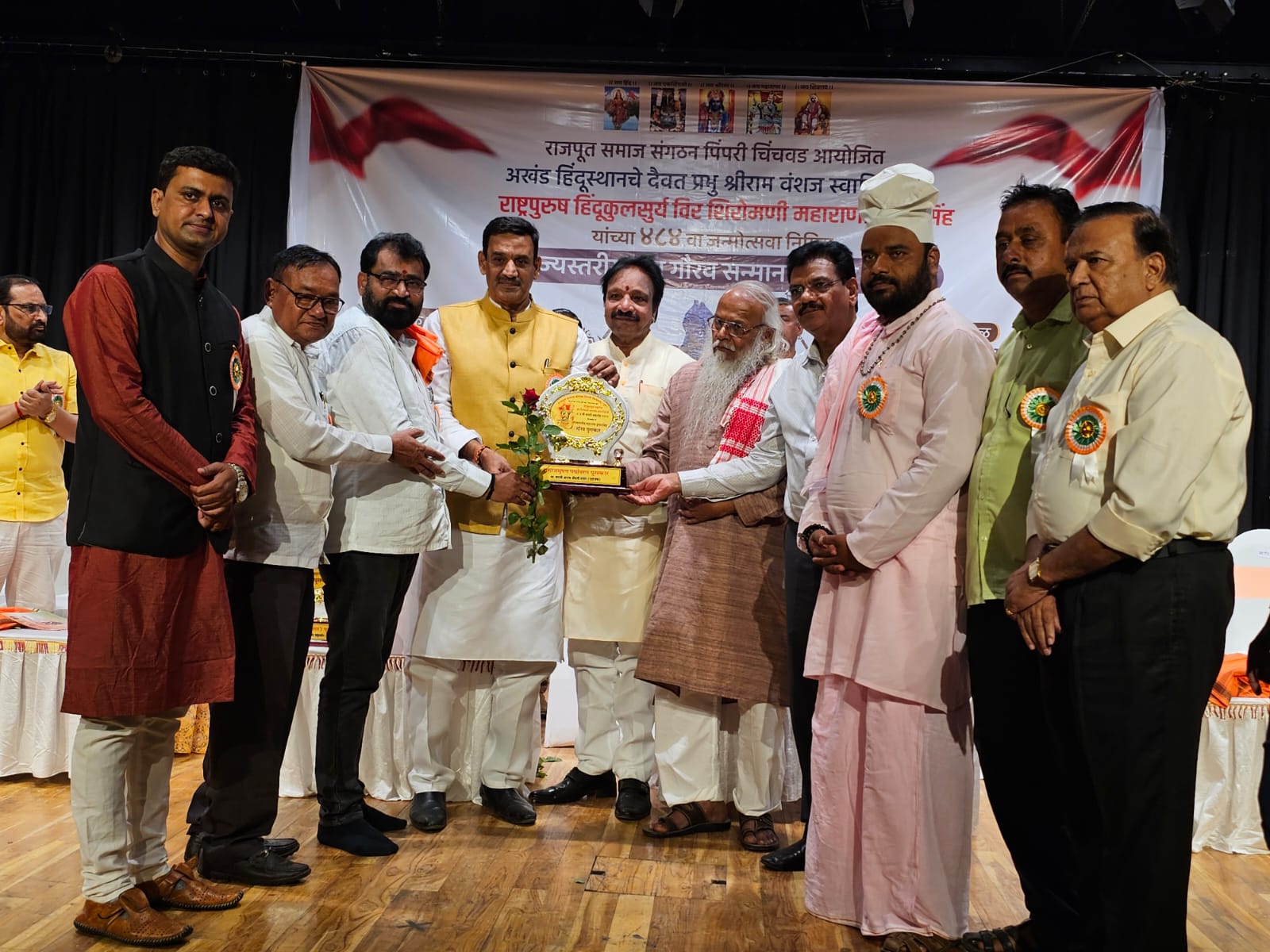 राजपूत समाज संस्थेच्या वतीने वृक्षमित्र अरुण पवार यांचा 'पर्यावरण समाभूषण पुरस्कारा'ने गौरव