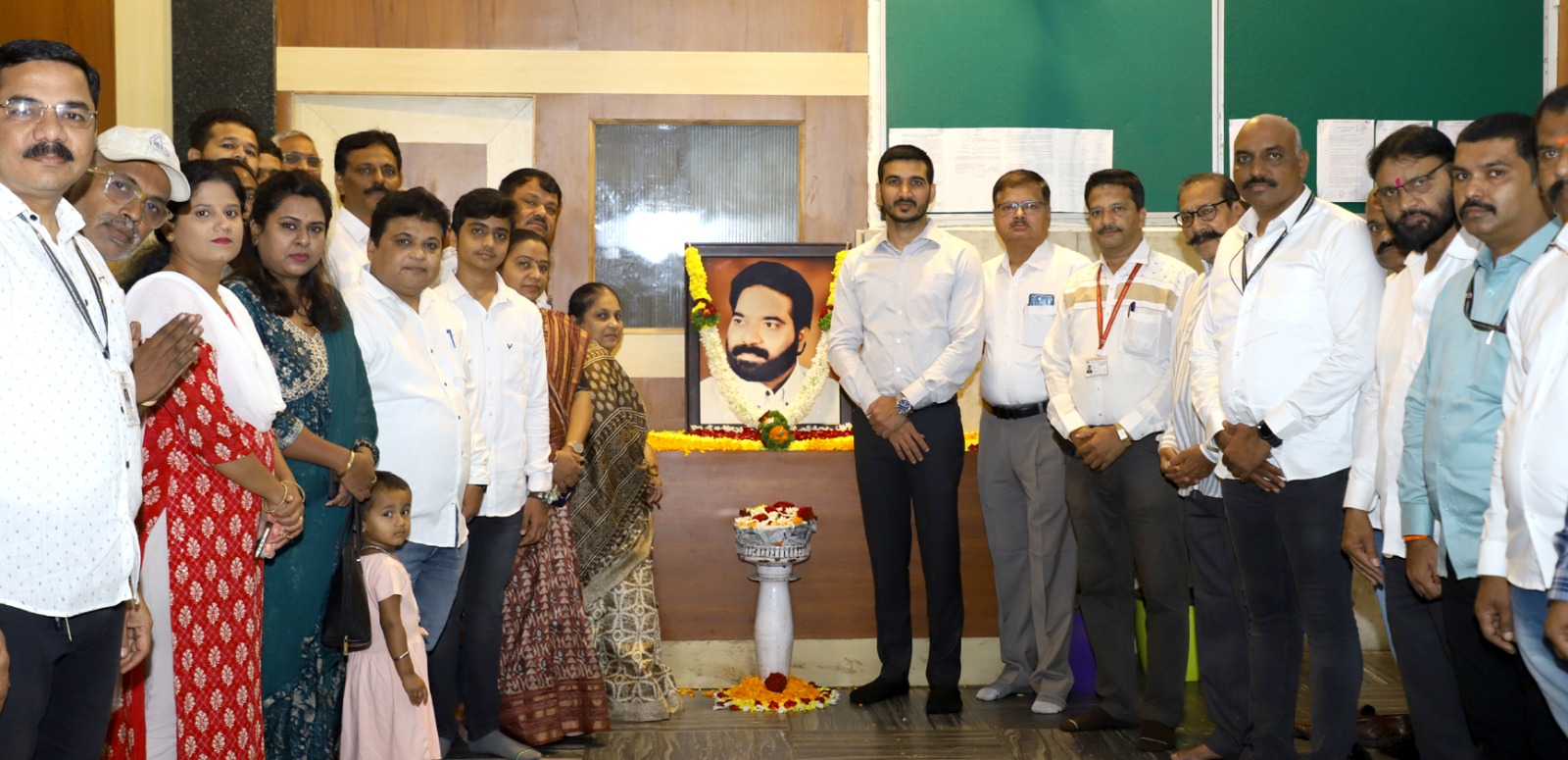 *महापालिकेच्या वतीने पिंपरी चिंचवड कर्मचारी महासंघाचे माजी अध्यक्ष दिवंगत कामगार नेते शंकर उर्फ अण्णा गावडे यांच्या स्मृतिदिनानिमित्त अभिवादन...*