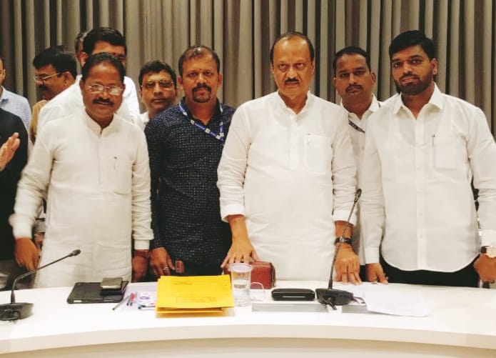 पीएमपीएमएल कामगारांच्या मागण्या मान्य*  *- शिक्षण मंडळ सभापती श्री.विजय (भाऊ)लोखंडे यांच्या शिष्टाईला यश*