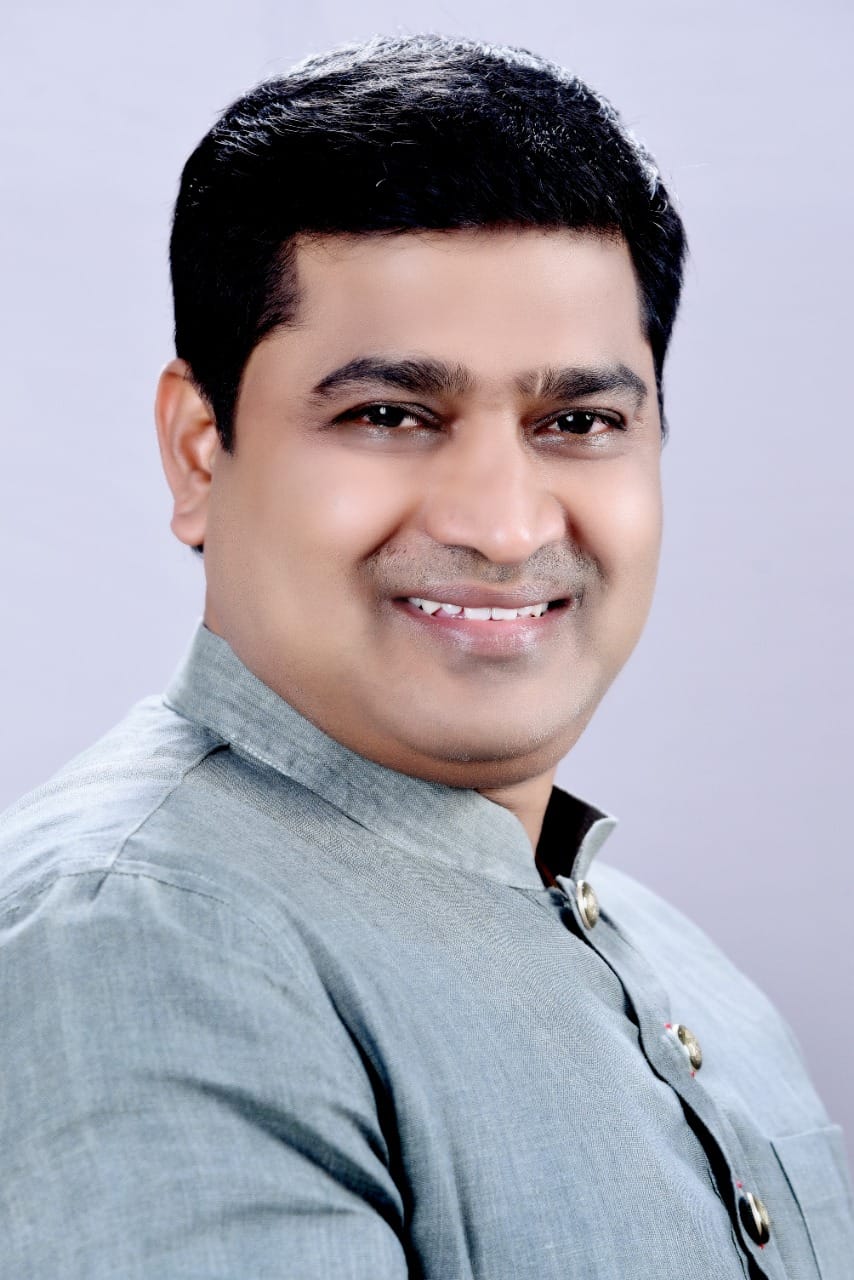 वडमुखवाडी, चऱ्होलीतील पाणी प्रश्नावर नागरिक आक्रमक स्थायी समितीचे माजी अध्यक्ष अजित गव्हाणे यांच्या नेतृत्वाखाली हंडा मोर्चा काढून नागरिकांनी आपला संताप व्यक्त केला.