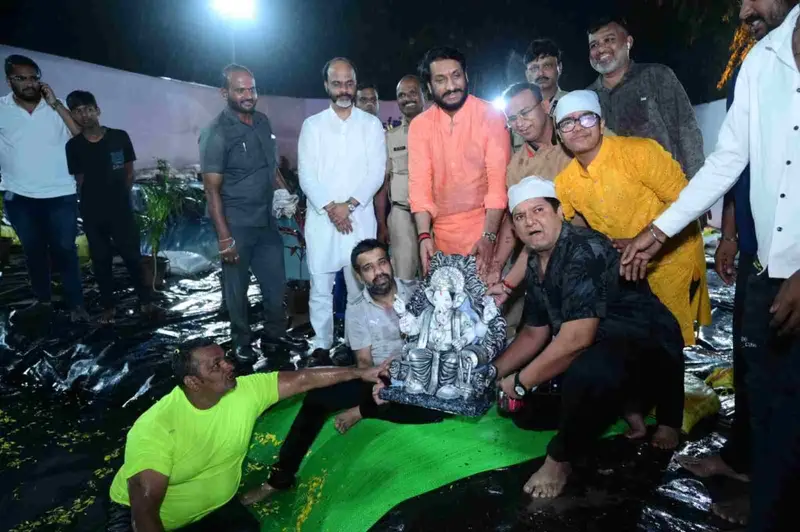 सामाजिक       भान ठेवून उत्सव साजरे करा – पार्थ पवार