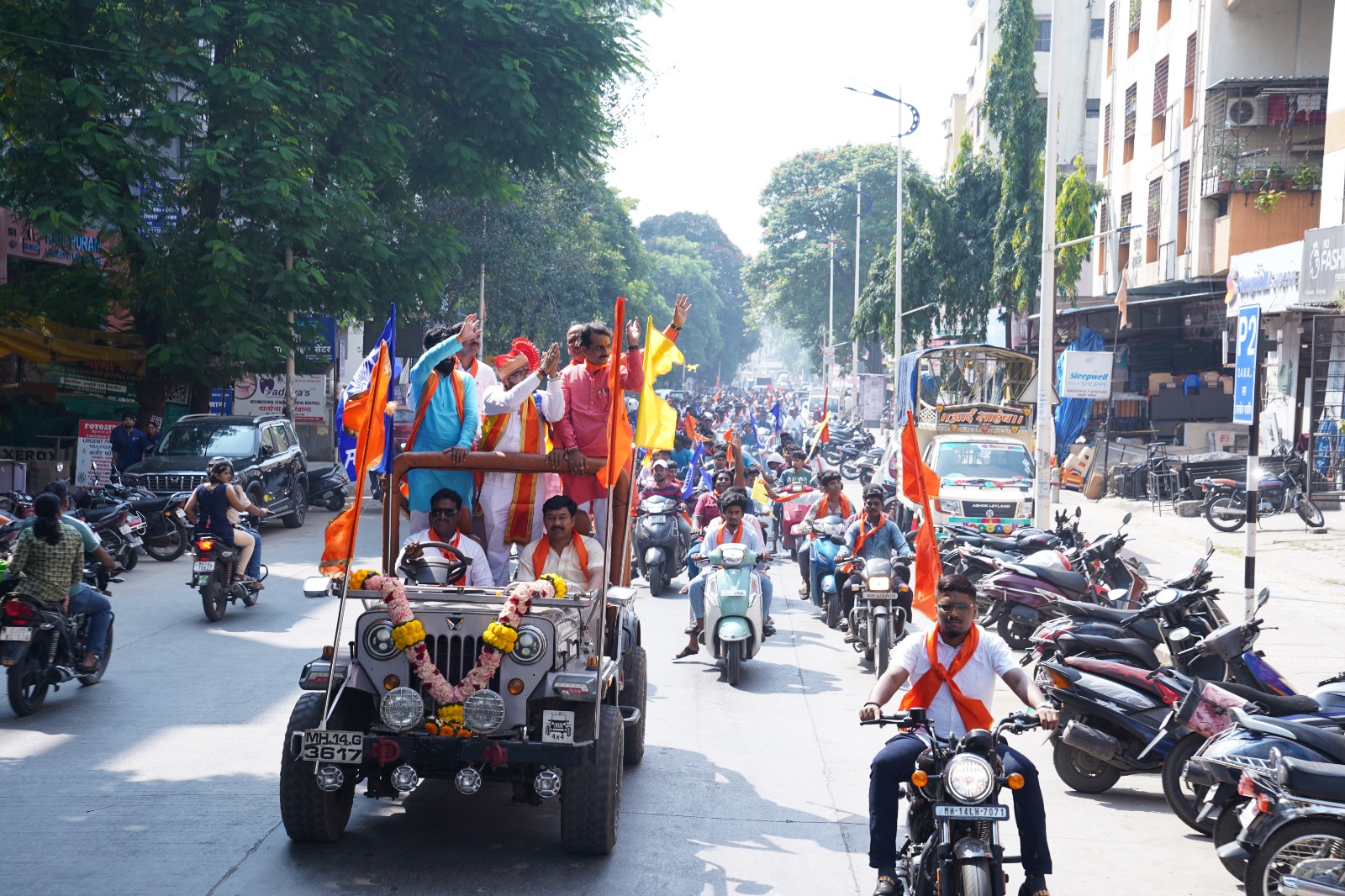 हजारो चिंचवडकरांच्या साक्षीने अरुण पवार यांनी दाखल केला अपक्ष उमेदवारी अर्ज