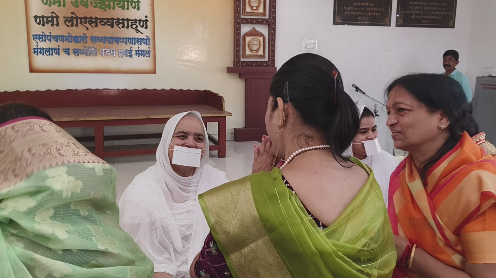 जैन साध्वींचा डॉ. सुलक्षणा शिलवंत यांना आशीर्वाद