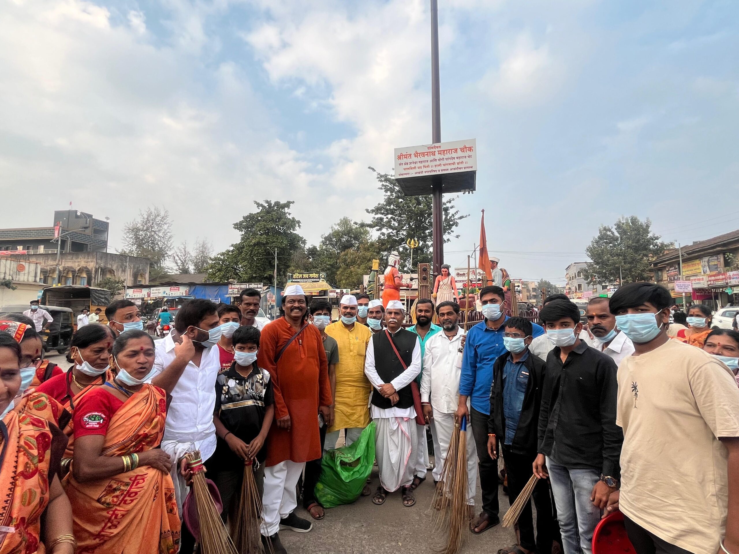 वारकरी सेवा संघाकडून आळंदीत स्वच्छता अभियान .... इंद्रायणी घाट व प्रदक्षिणा मार्गाची स्वयंसेवकांनी केली स्वच्छता