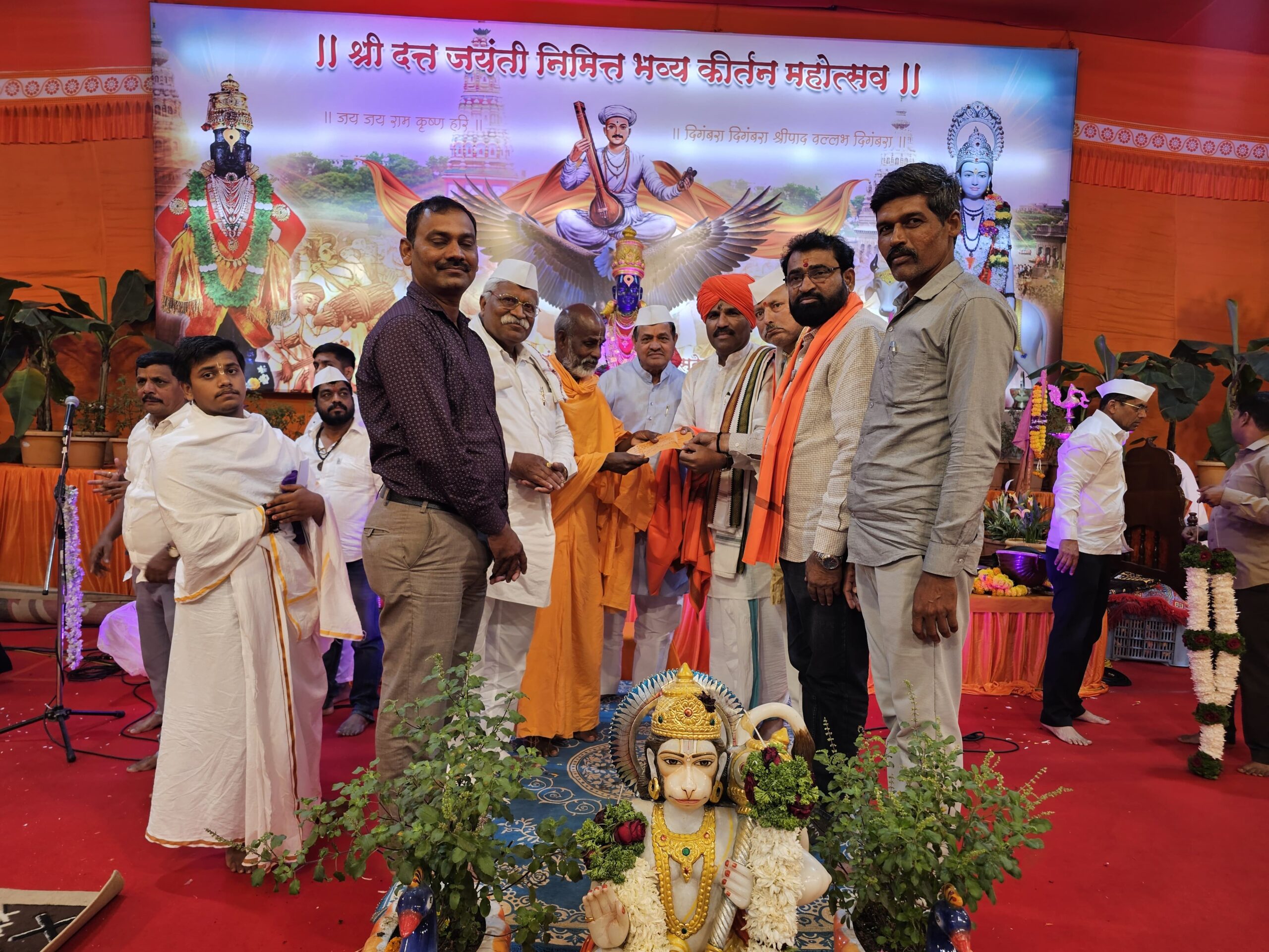 कै. शकुंतलाबाई श्रीपती पवार यांच्या स्मरणार्थ अरुण पवार व बालाजी पवार यांच्या तर्फे गो शाळेला आर्थिक मदत