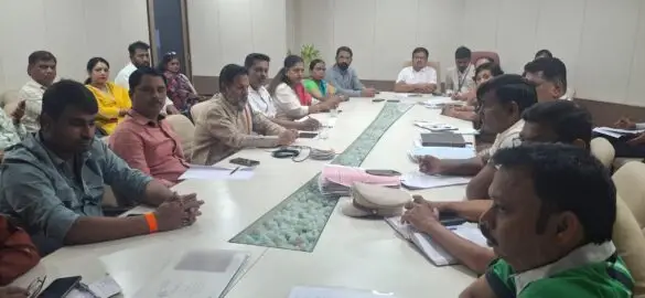 क्रांतीसूर्य जोतीराव फुले व ज्ञानज्योती सावित्रीबाई फुले यांच्या स्मारकाच्या दिरंगाईबाबत महापालिकेत बैठक संपन्न