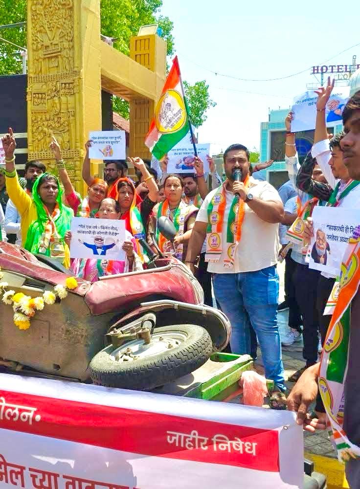 भारताकडून पेट्रोल आयात करणाऱ्या भूतान देशात पेट्रोल 60 रुपये तर भारतात का नाही ? :- इम्रान शेख*