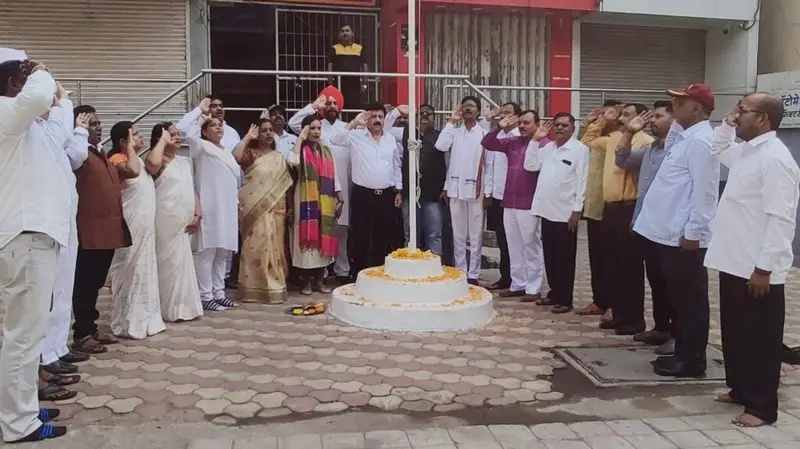 राष्ट्रवादी काँग्रेस पार्टीच्या वतीने महाराष्ट्र दिन व कामगार दिन उत्साहात साजरा…