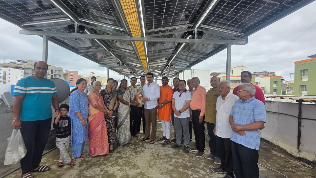 मा.विरोधी पक्ष नेते विठ्ठल उर्फ नाना काटे यांच्या शुभहस्ते साई साहेब सोसायटी मध्ये सोलर पॅनलचे उद्घाटन