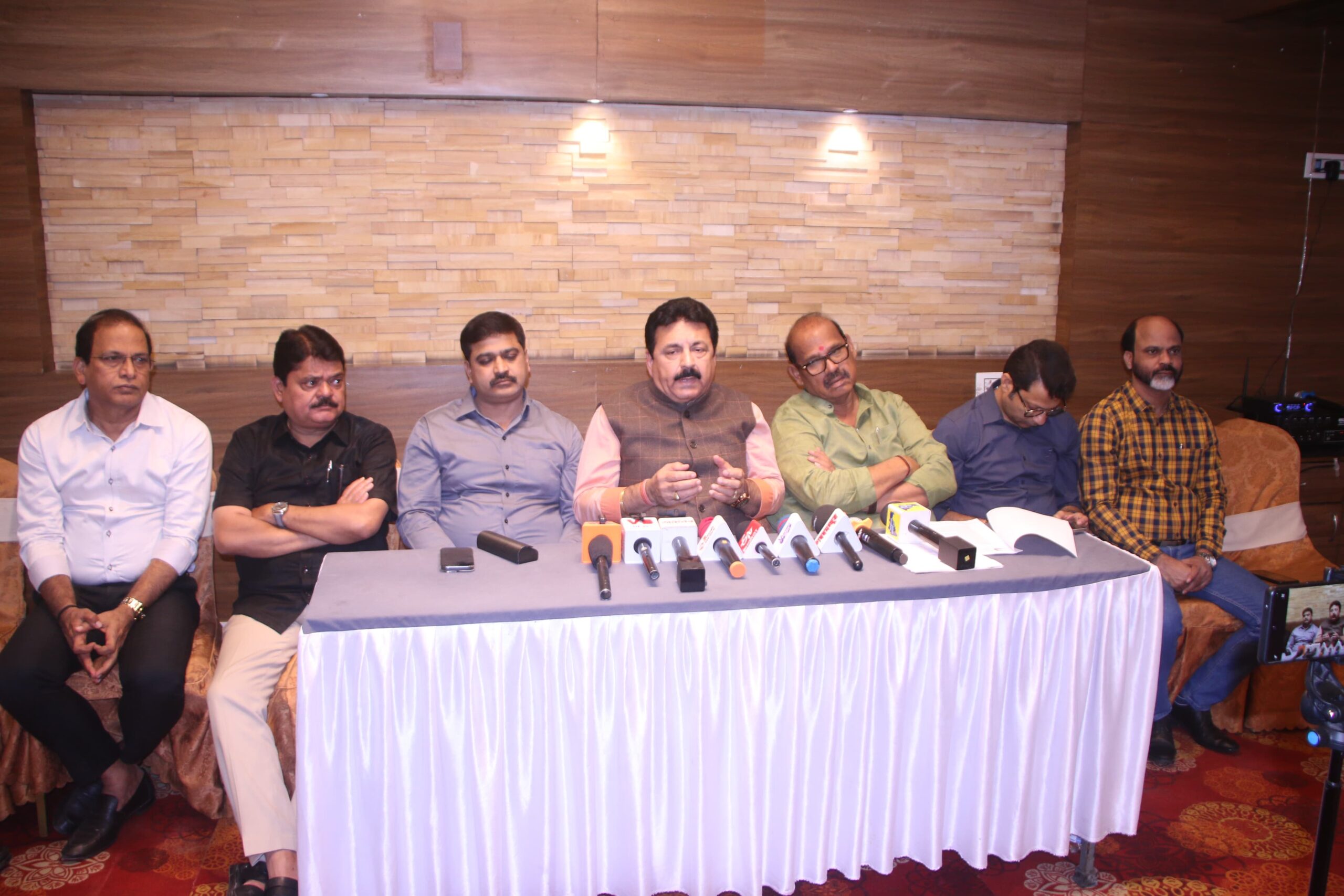 पिंपरी चिंचवड महानगरपालिकेच्या आगामी निवडणुकीसाठी प्रभागनिहाय मतदार यादी विभाजनातील गंभीर त्रुटी व गोंधळ करून, निष्पक्ष आणि पारदर्शक निवडणूक प्रक्रिया राबविण्यासाठी तातडीने उपाययोजना करण्याची राष्ट्रवादी काँग्रेस पक्षाची मागणी ...