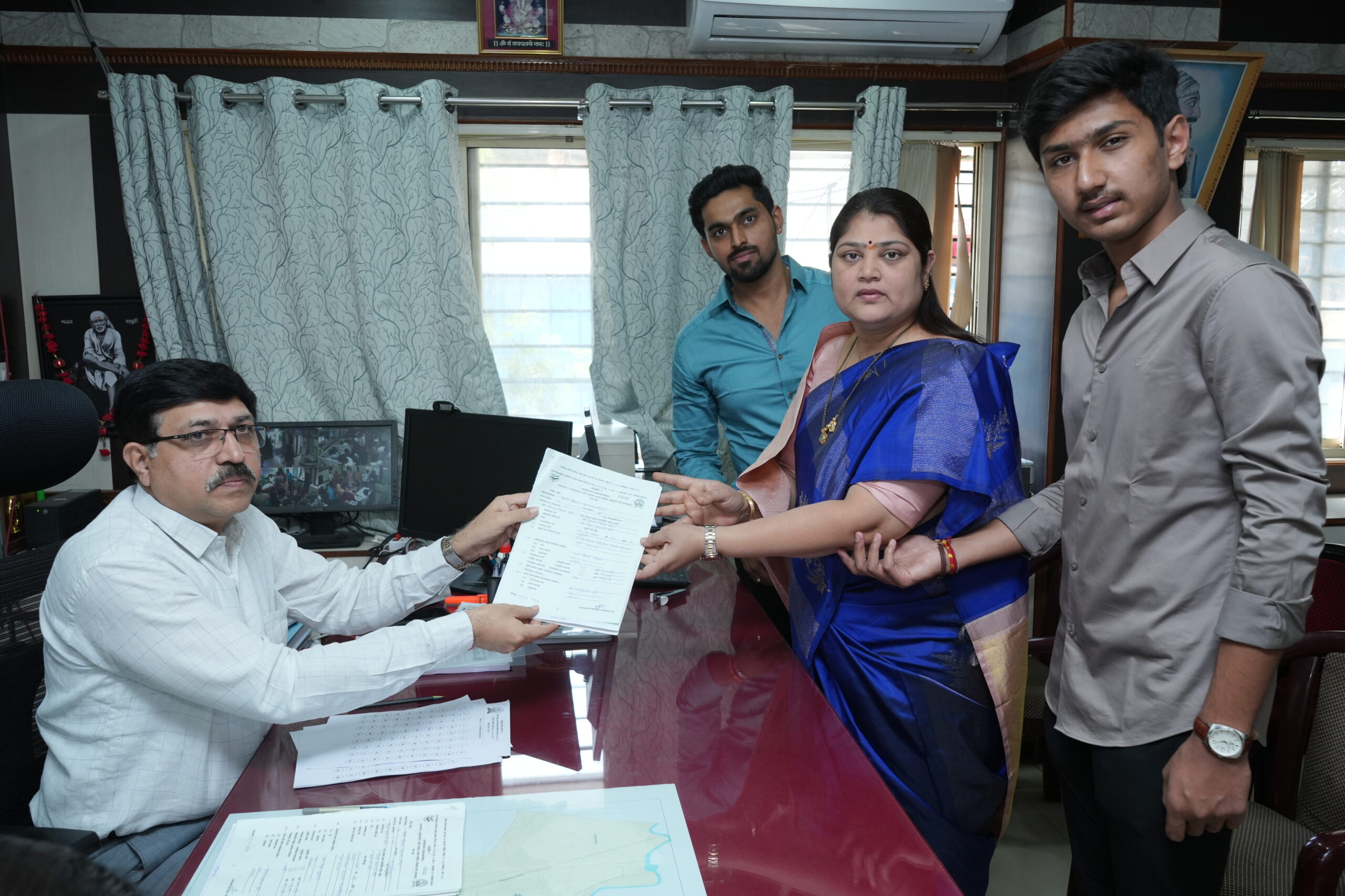 प्रभाग क्र २८ रहाटणी - पिंपळे सौदागर येथून विठ्ठल उर्फ नाना काटे यांच्यासह मीनाक्षीताई अनिल काटे, सायलीताई उमेश काटे, शितालताई नाना काटे यांचा उमेदवारी अर्ज दाखल