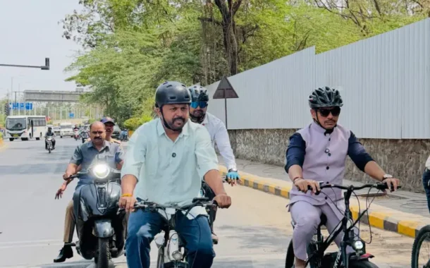 पंतप्रधान नरेंद्र मोदींच्या आवाहनाला प्रतिसाद; पिंपरीचे महापौर सायकलवर