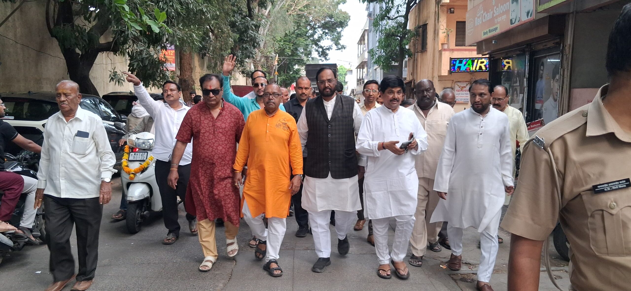 कामगारनेते यशवंतभाऊ भोसले यांच्या पुढाकारातून प्रथमच सीमोल्लंघन व सोनं लुटण्याच्या पारंपरिक सोहळ्याला सुरुवात;माजी खासदार अमर साबळे यांच्या हस्ते प्रारंभ